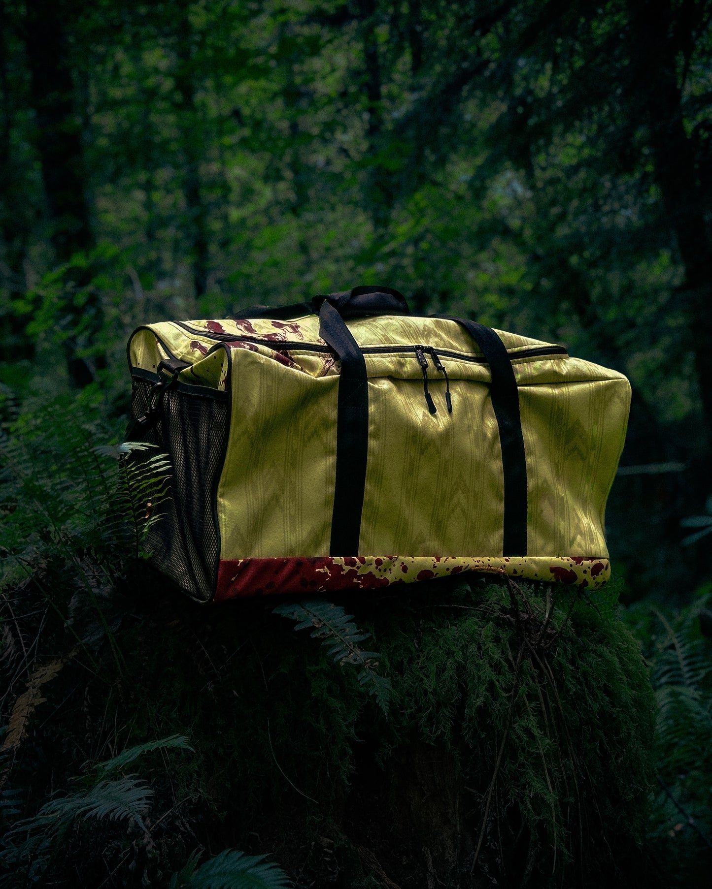 Backrooms Corrupted 50L Kit Duffel